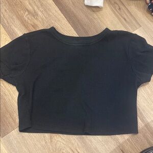 Classic Black Cropped-T
